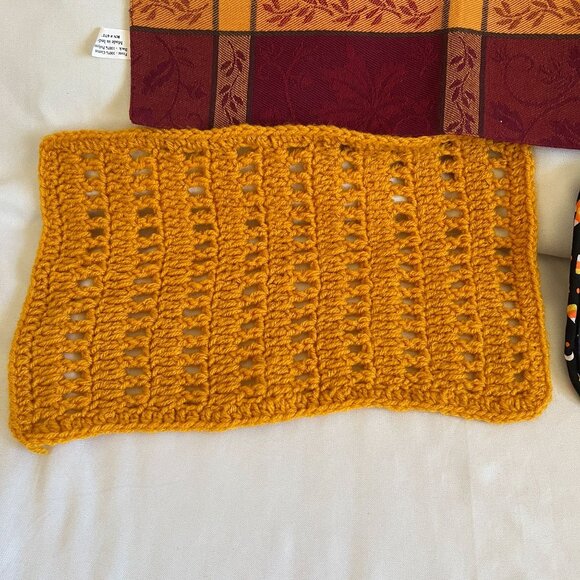 Set Of Fall Linens: Woven Burgundy Table Runner Yellow Crochet Placemat & Hallow - Picture 3 of 4